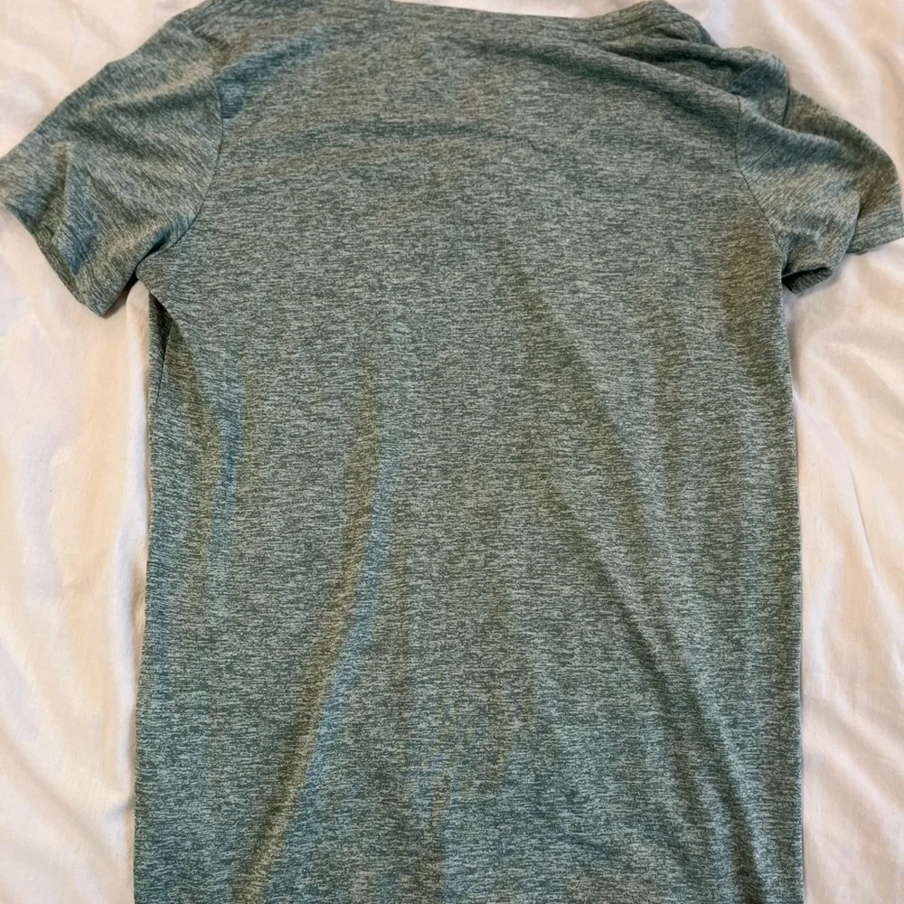 NIKE DRI FIT GREEN TEE - Picture 4 of 4